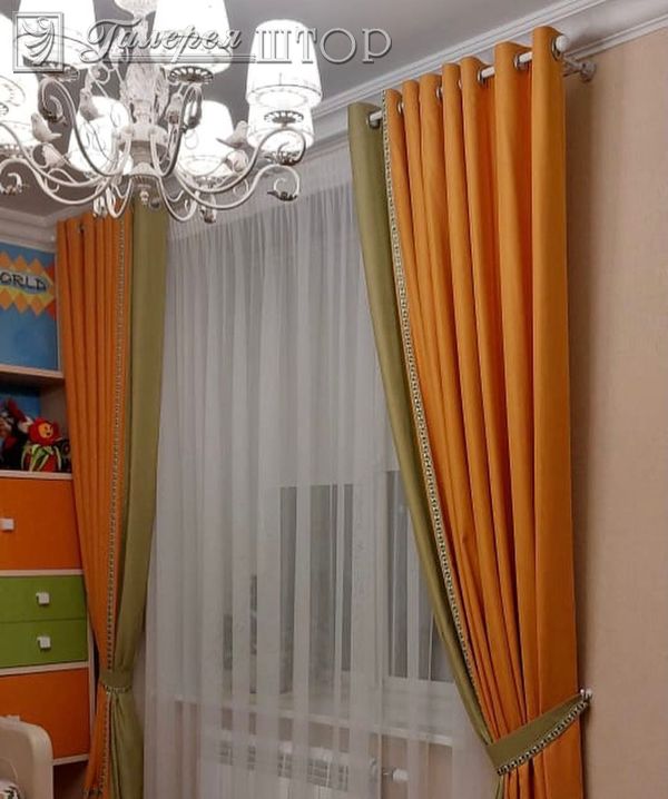 Классические шторы на люверсах для детской комнаты